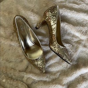 K&M Gold sparkle 3” Heels, Size 6B, Like New 🎄🎄